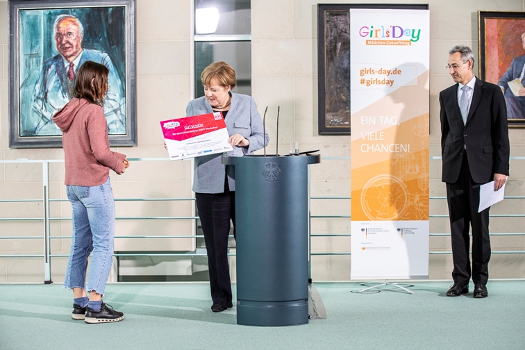 Girls'Day 2019 Bundeskanzerlin empfämgt Berliner Schülerinnen